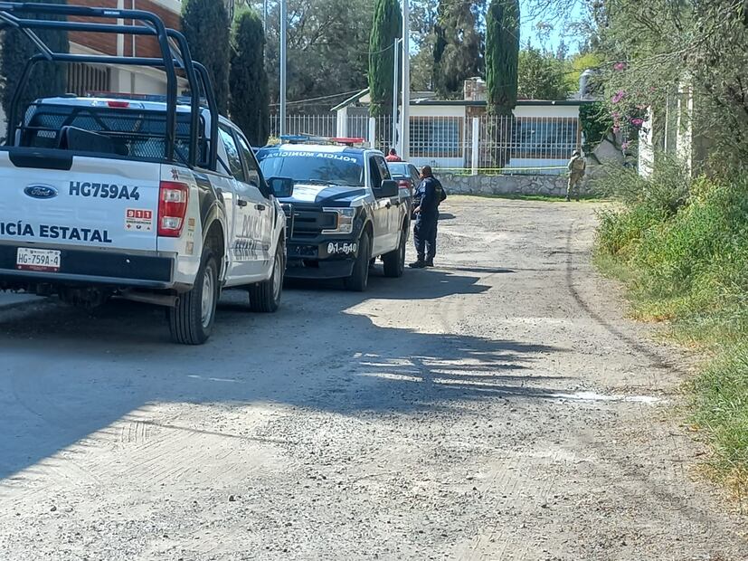 Se localizaron cinco vehículos, una granada de fragmentación y al menos 100 cartuchos percutidos  | Foto: Especial