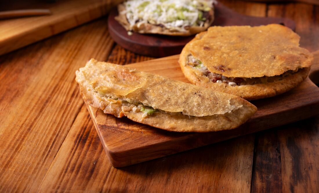 Durante la liberación de los espacios públicos fueron detenidas cinco personas, cuatro de ellas puestas a disposición del MP, por agredir a personal del ayuntamiento | Foto: Getty Images