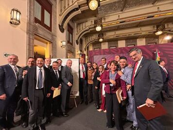 Se reúne Menchaca en Palacio Nacional con sus homólogos de 23 estados