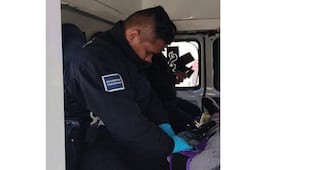 Paramédicos atienden un nacimiento durante traslado al hospital en Tizayuca