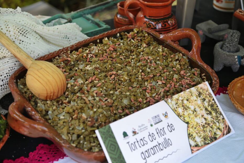 Bajo su eslogan “Todo lo que florece, se arrastra, camina, corre o vuela…¡va pa’ la cazuela”, la Muestra Gastronómica de Santiago de Anaya, actualmente, es el festival culinario más importante del país.