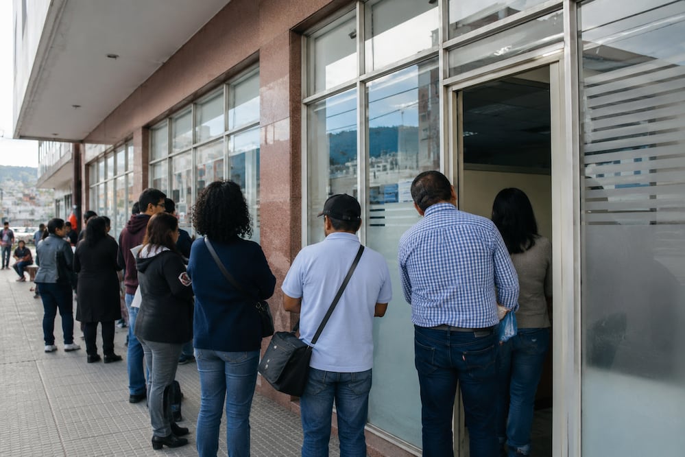 Toma nota si tienes trámites fiscales pendientes | Imagen generada con IA