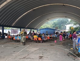 Mujeres y Sedena cocinan 3 mil raciones diarias para damnificados en Huehuetla