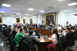 Pese a advertencias, diputados salen de sesión e interrumpen orden del día 