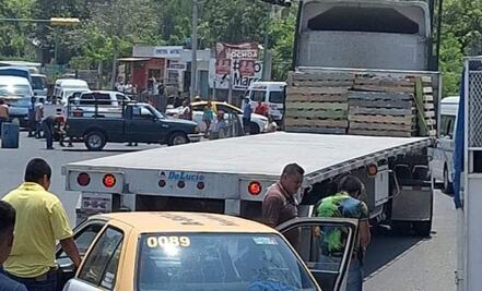 Se manifiestan en la carretera México-Tampico por falta de energía eléctrica