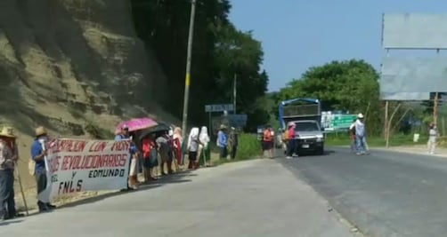 FNLS Y FDOMEZ bloquean la carretera Álamo -Tamazunchale