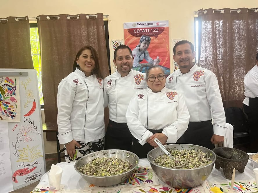 La representación hidalguense estuvo integrada por los chefs Valencio Manilla, Kevin Ocaña Gómez y Leticia Ortuño Monroy foto:Mirely Santos