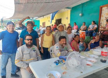 Por falta de energía eléctrica retienen a personal de la CFE