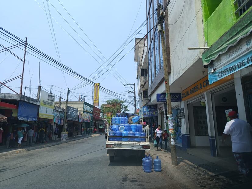 En Huejutla compran pipas en 800 pesos y agendan el servicio una semana previa | Foto: Francisco Bautista