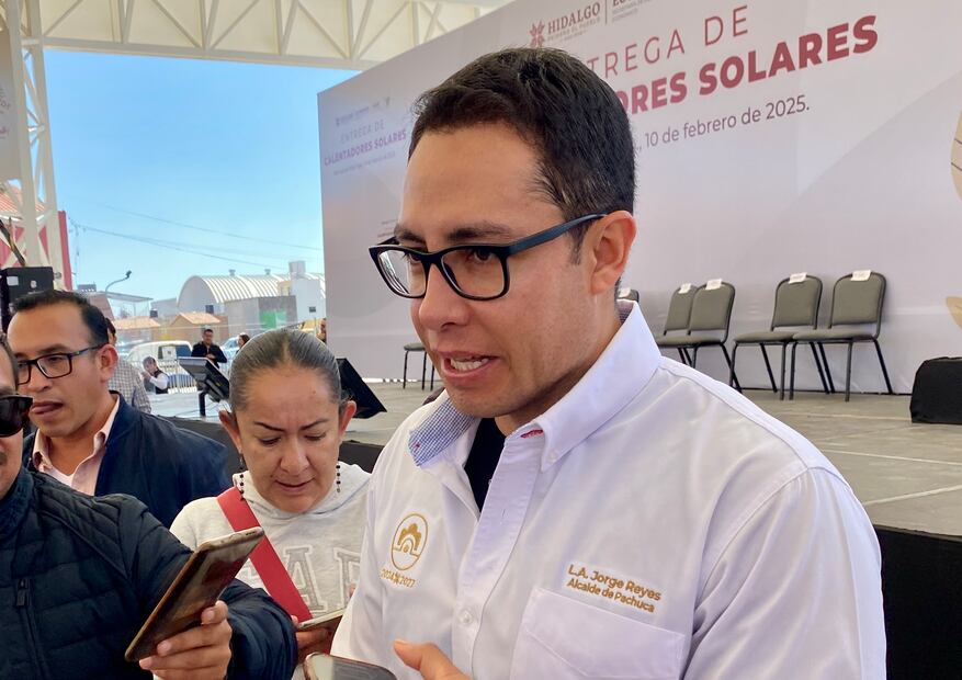 Alcalde de Pachuca llama a la regularización de comercios y advierte sobre incumplimientos | Foto: Luis Soriano