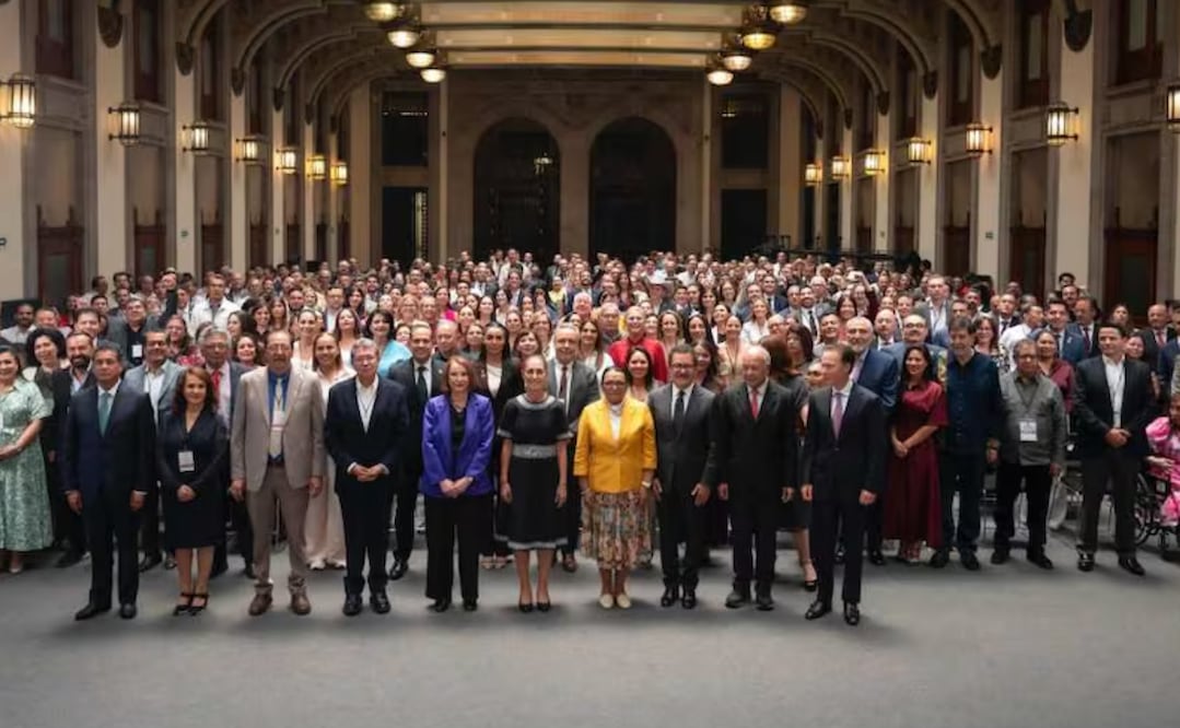 Claudia Sheinbaum junto a los legisladores de Morena (07/05/2026). Foto: x @Claudiashein