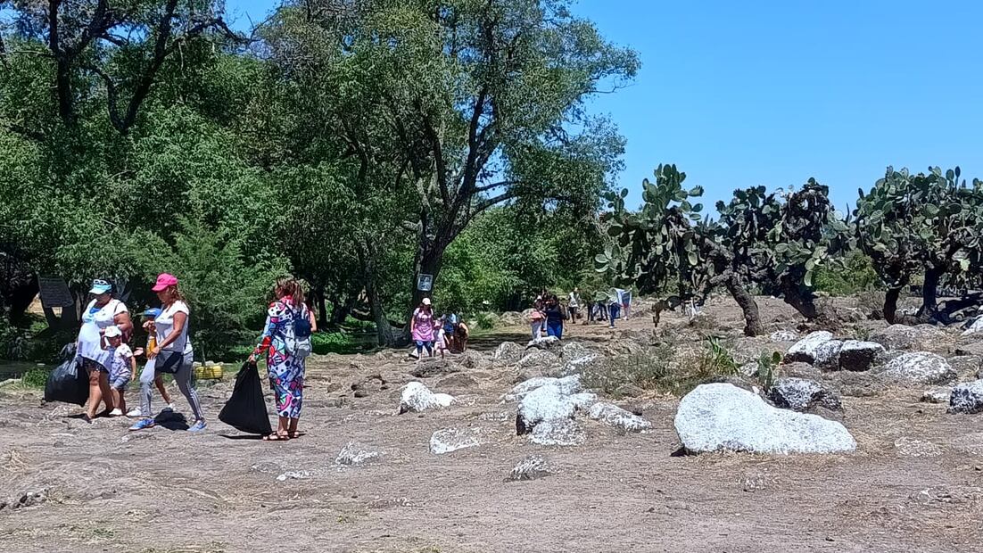 Galván Ávila expresó que dicha actividad representa el interés de la sociedad civil por cuidar los recursos naturales, como un acto de responsabilidad social.
 Foto: Grisel Lira
