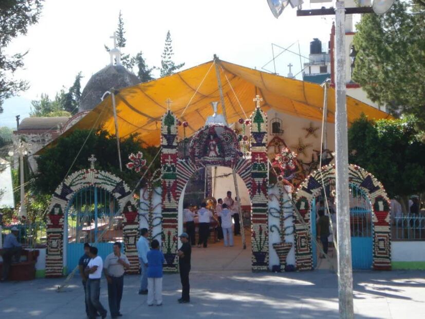 Subida de la Cruz en San Juan Tepa; tradición centenaria que impulsa el turismo comunitario en Francisco I. Madero | Foto: Tepatepec de Francisco I. Madero Hidalgo