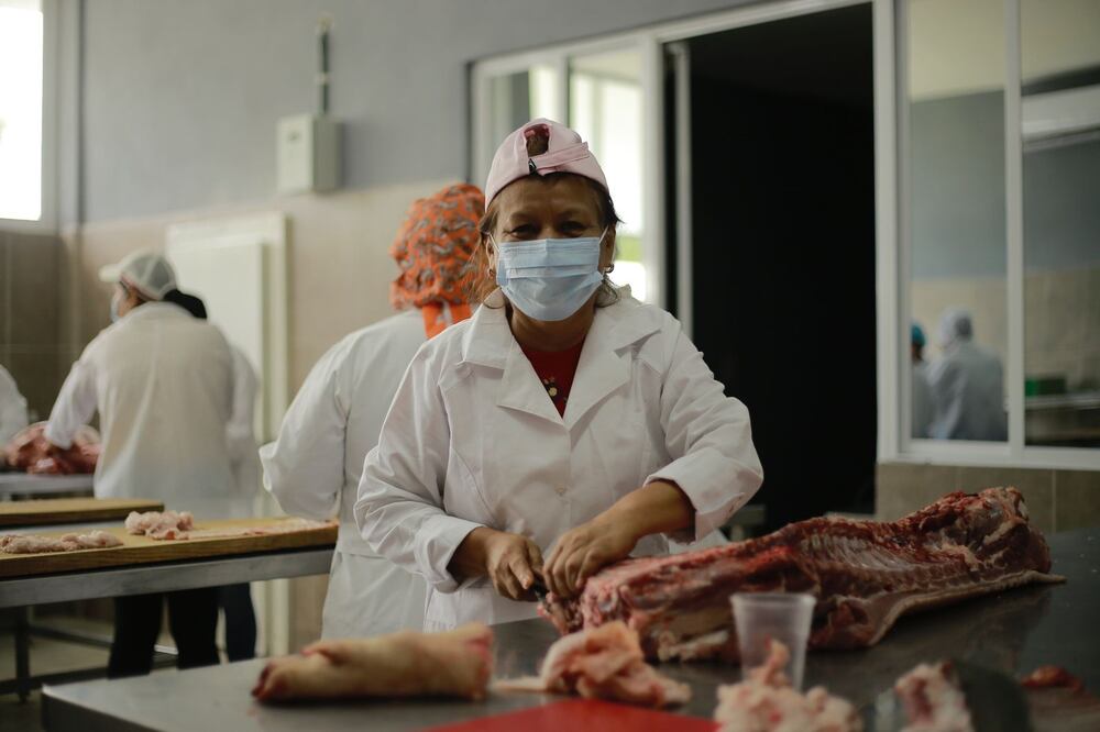 El objetivo principal del taller de carne es dotar a los participantes de los conocimientos y habilidades necesarios para la elaboración de productos cárnicos I Foto: Especial