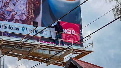Pachuca retirará publicidad instalada en viviendas; está prohibido y son riesgo ante vientos