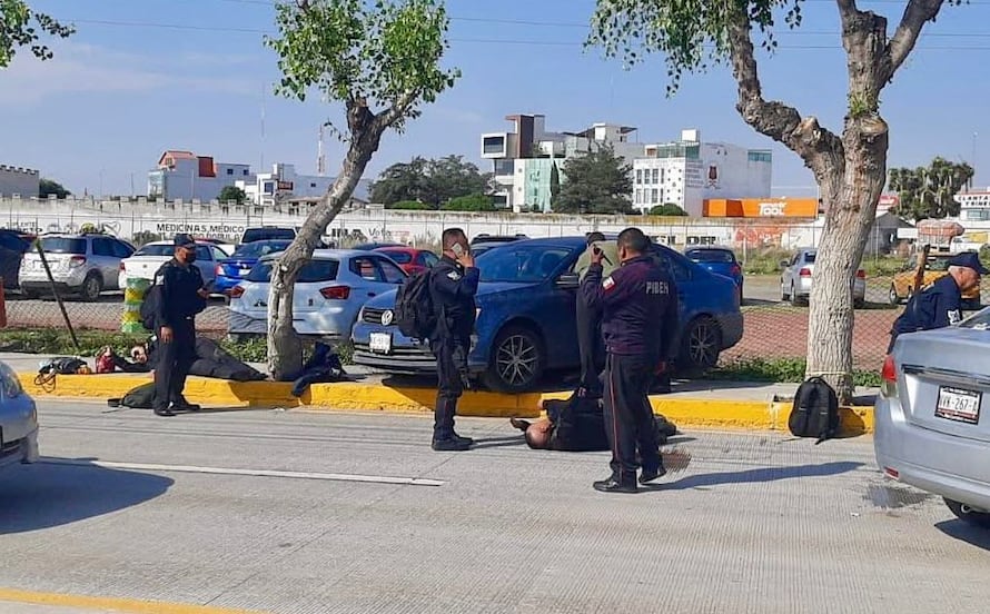 Automovilista atropella a cuatro oficiales de la PIBEH en Pachuca