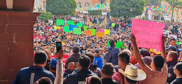 Protesta en Zimapán: trabajadores exigen intervención para frenar ingreso de sindicato externo