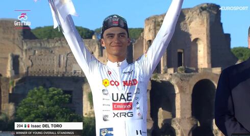 Isaac Del Toro conquista el segundo lugar del Giro de Italia; es el primer ciclista mexicano con la "Maglia Bianca" 