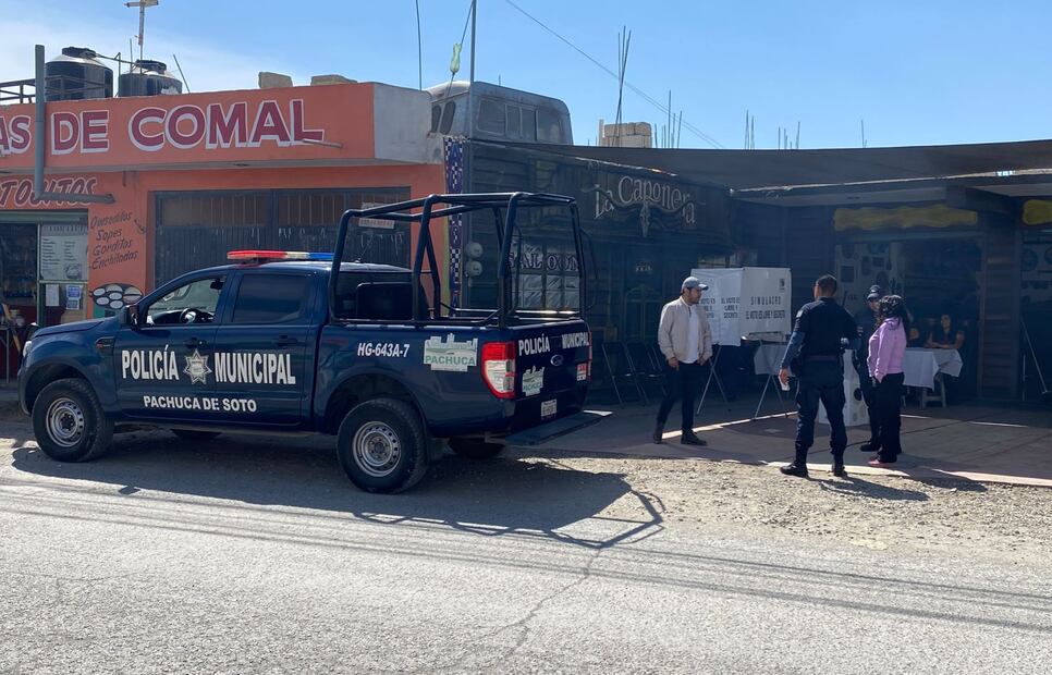 Agreden a funcionarios de casilla en elecciones para renovar delegados en Pachuca | Foto: Ricardo Calleja