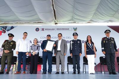Entrega de estímulos y ascensos al Cuerpo de Bomberos