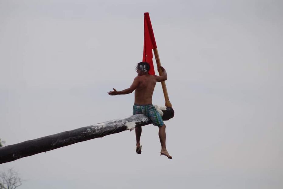 La Cucaña, tradición de obreros que genera turismo en Santiago Tulantepec | Foto: Especial