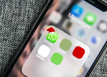 ¿Cómo ponerle un gorrito de navidad al ícono de WhatsApp?