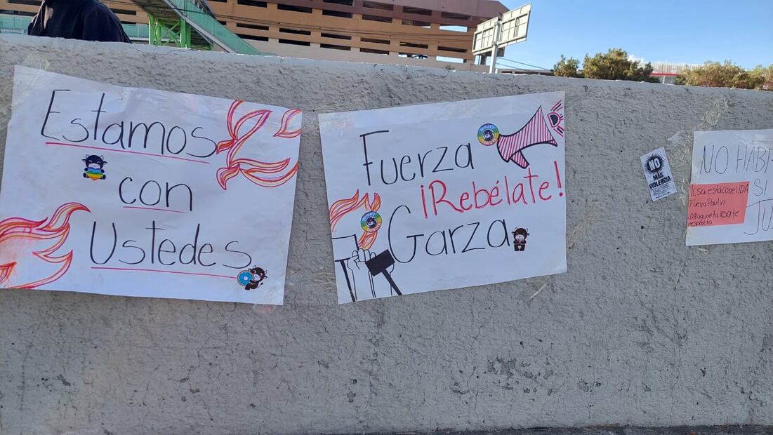 Varios institutos privados se unieron a la protesta de los estudiantes de la UAEH Foto: Lorena Rosas