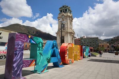 Buscan rehabilitar la Plaza Independencia tras remodelación del Reloj Monumental