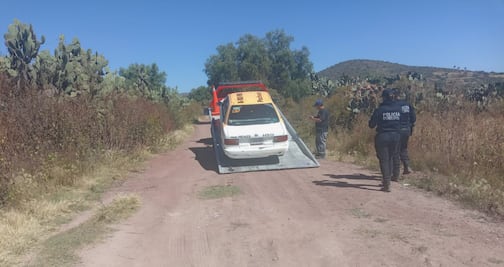 Encuentran a hombre sin vida dentro de taxi en Tolcayuca