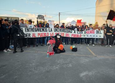 Manifestación universitaria llega a la plaza de Toros
