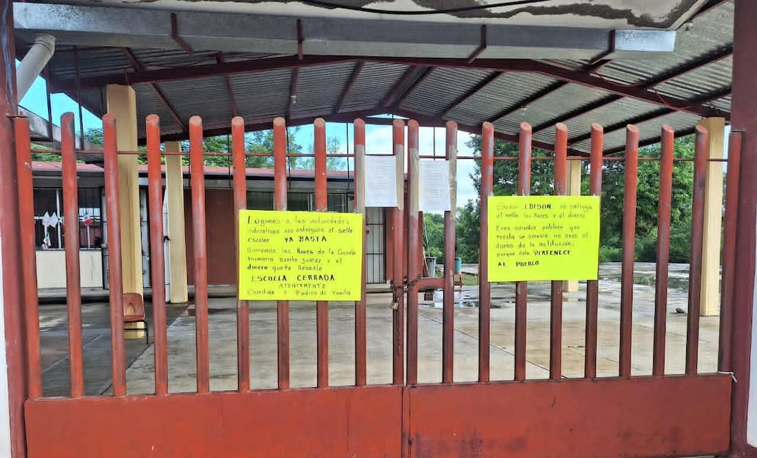 Desde el inicio de este ciclo escolar, padres de familia han cerrado dos escuelas, una por falta de maestros y otra por cambio de docentes | Foto: especial