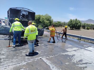 Se incendia camioneta con nitrógeno líquido en la autopista Arco Norte