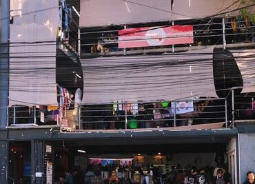 Ayuntamiento de Pachuca detecta bazar sin licencia en edificio de estacionamiento