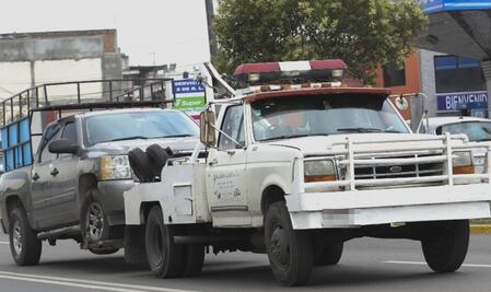 Señalan cobros excesivos de servicios de grúa y depósitos vehiculares