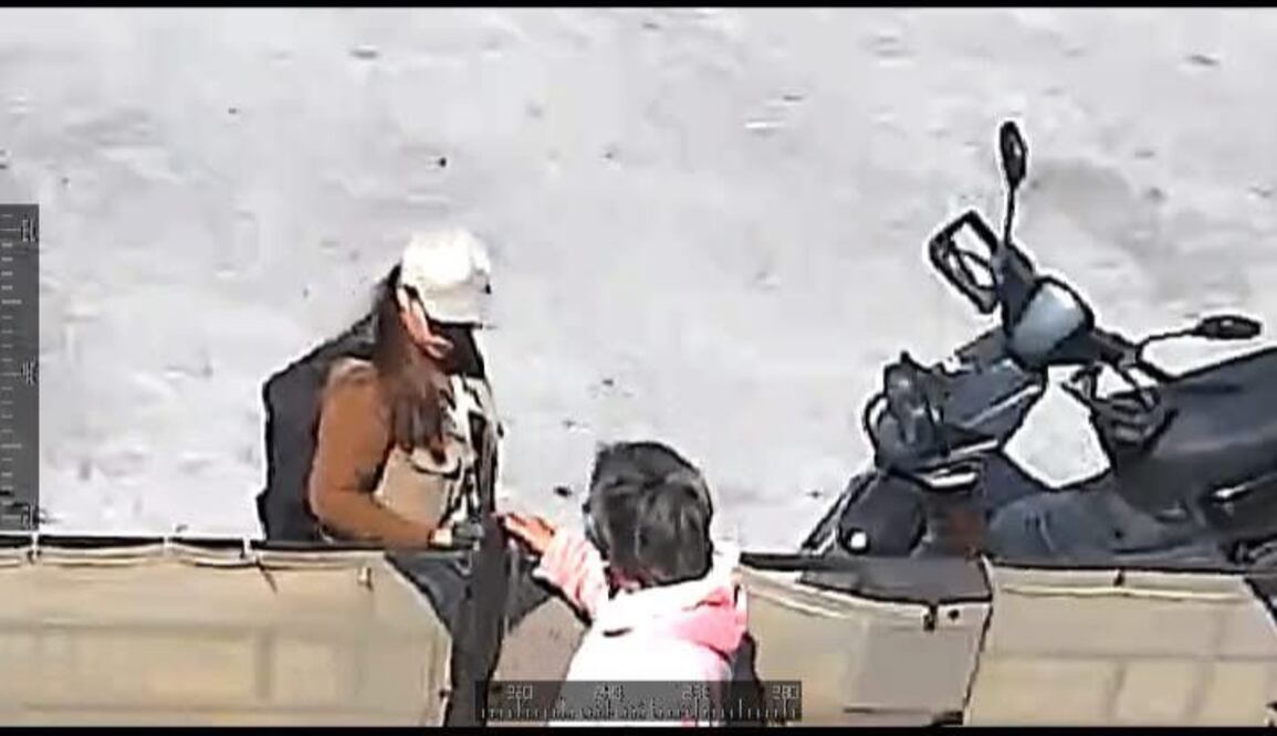 En un acto de maltrato y trato indebido hacia un adulto mayor, una vecina de Ciudad Natura en Tizayuca denunció el comportamiento de una encuestadora, presuntamente encargada de realizar el censo para programas sociales I Foto: Especial