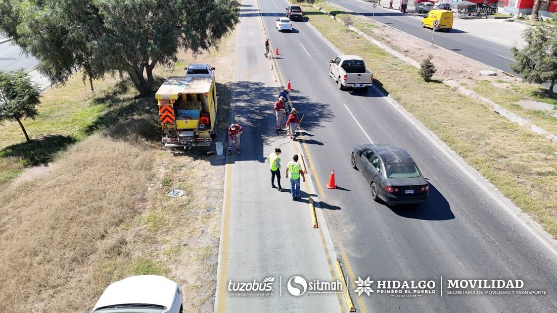 Semot concluye reencarpetamiento y reinstala bolardos en el carril confinado del Tuzobús  | Foto: Especial