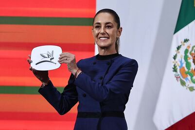 Claudia Sheinbaum anuncia auto eléctrico mexicano “Olinia” de bajo costo