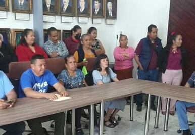 Comerciantes de San Felipe se niegan a retirar sus puestos; interponen amparo