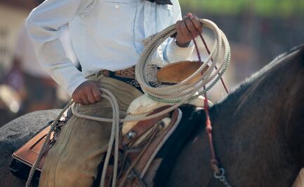 El Coladero:  la charreada solidaria para combatir el frío en Singuilucan