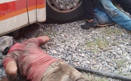 Hombre de 50 años sobrevive tras quedar atrapado bajo un autobús en Huejutla