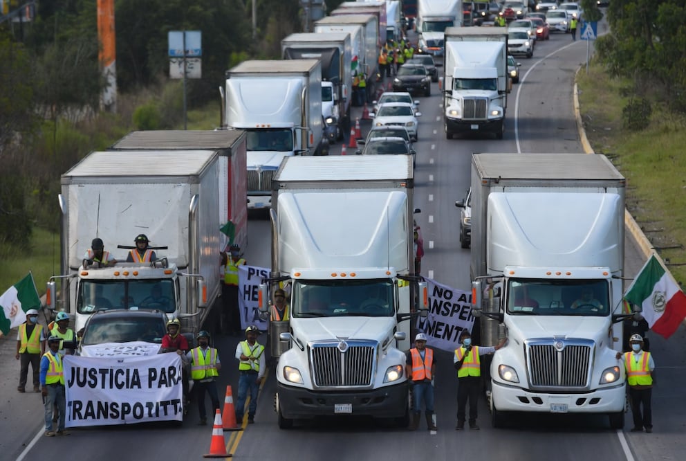 El paro nacional iniciará el 6 de abril con presencia en al menos 20 estados, donde se prevén bloqueos en autopistas clave y accesos a la Ciudad de México | Imagen generada con Grok