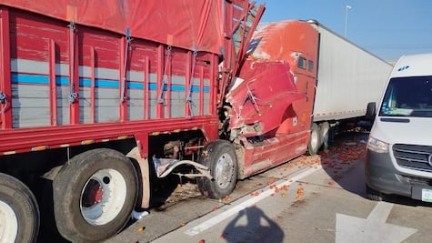 Choque de tráileres genera caos vial sobre el Arco Norte