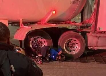 Estudiante del CECyTEH libra accidente con un trailer