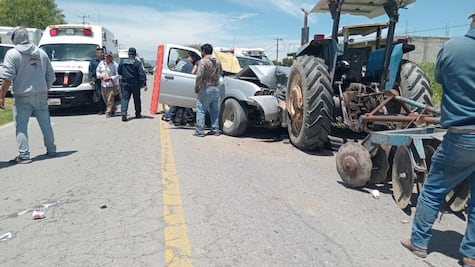 Muere niña de 3 años en choque entre camioneta y tractor en Ixmiquilpan