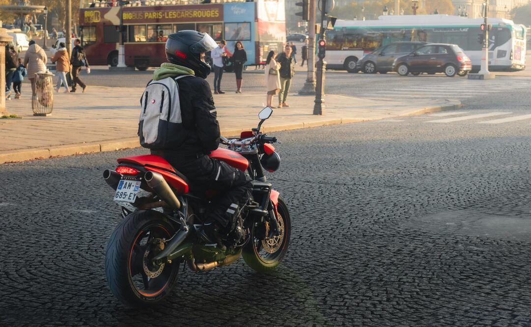 Un casco puede salvar tu vida | Foto: Pexels