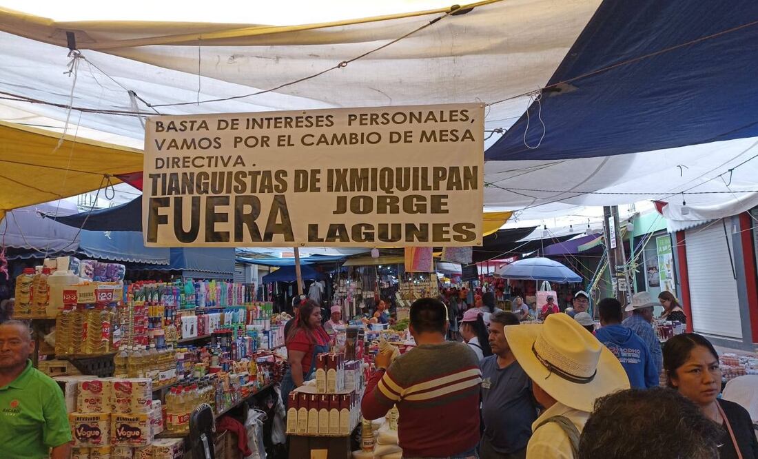 Según los tianguistas, el actual dirigente lleva más de 10 años en el cargo | Foto: especial