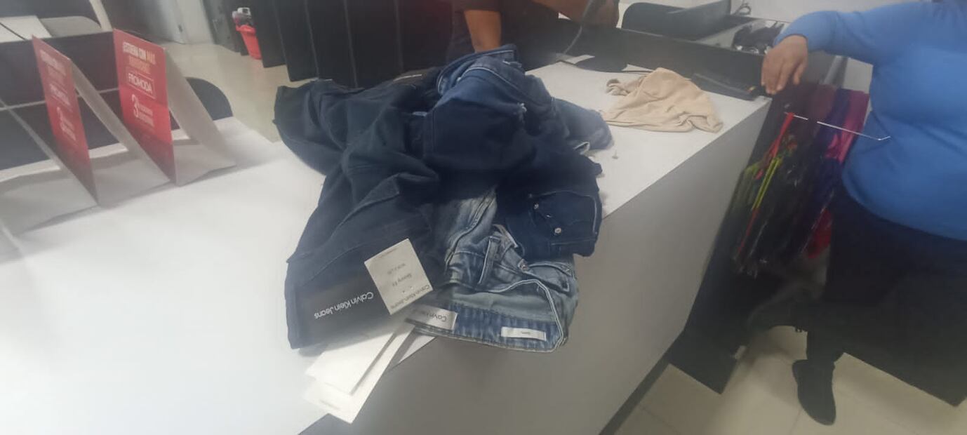 Sorprenden a menor con mercancía robada en tienda departamental de Pachuca | Foto: Especial