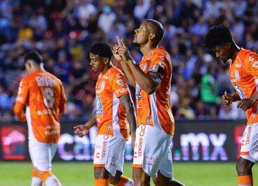 ¡Sorprenden al Gallo! Pachuca suma segunda victoria consecutiva ante Querétaro