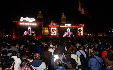 Concierto de Juan Gabriel toca el corazón de 170 mil personas en el Zócalo de la CDMX; así se vivió
