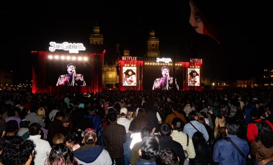 Los aplausos estallan cuando aparecen los arreglos sinfónicos del concierto original de 1990 proyectados en pantalla gigante. Foto: Hugo Salvador/EL UNIVERSAL.